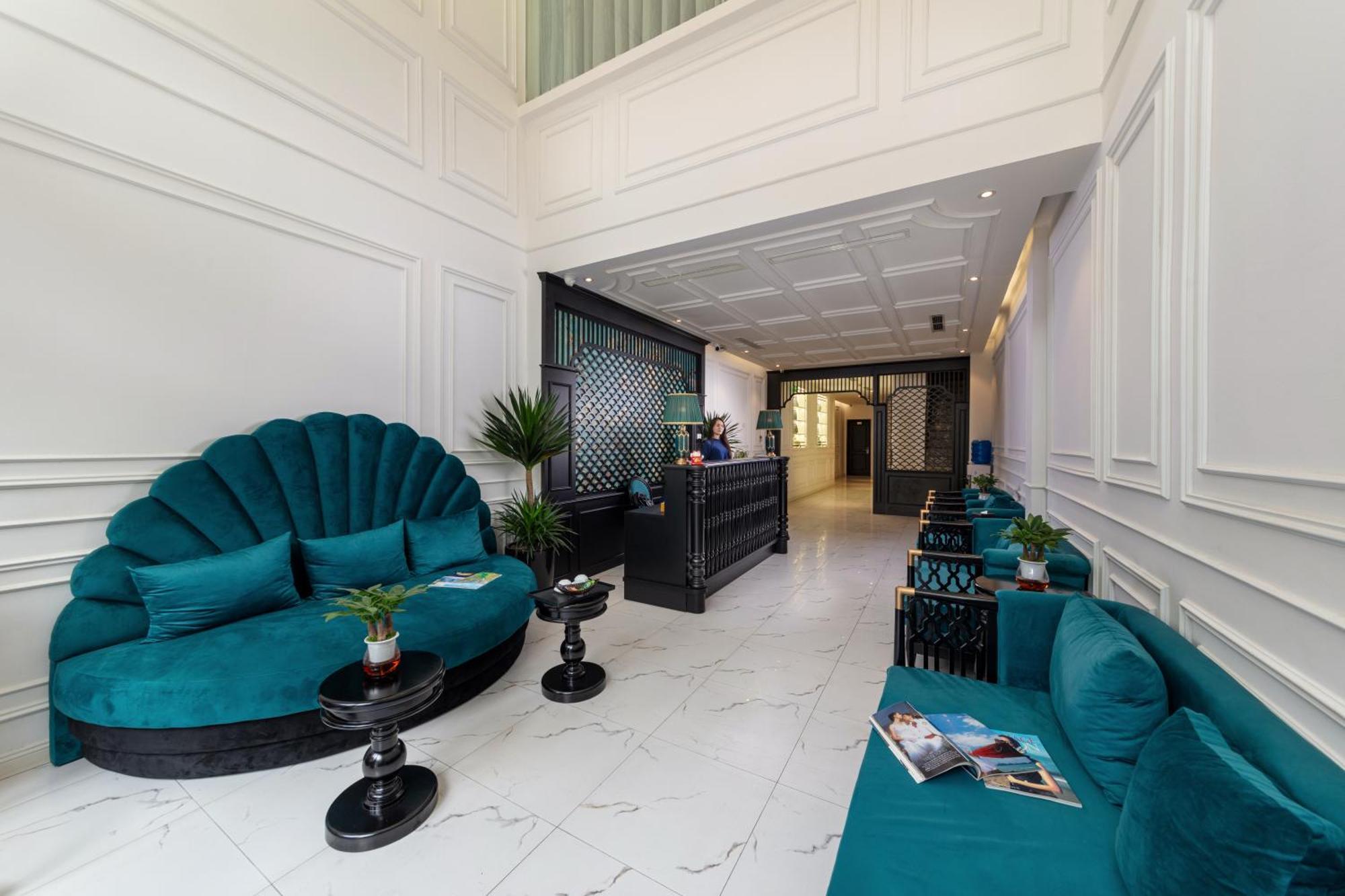 Azen Lakeside Hotel & Travel — Photos 3